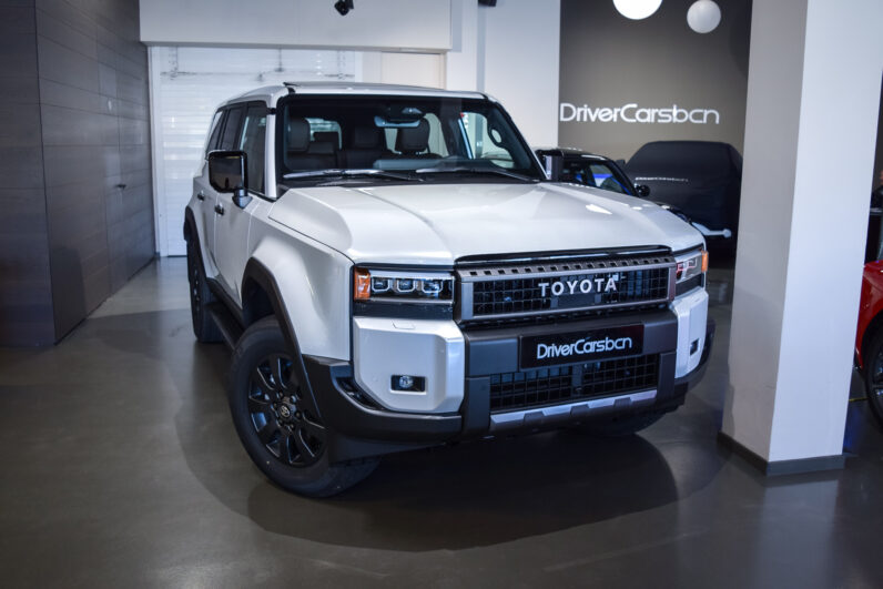 Toyota Land Cruiser VX Hybrid 7P