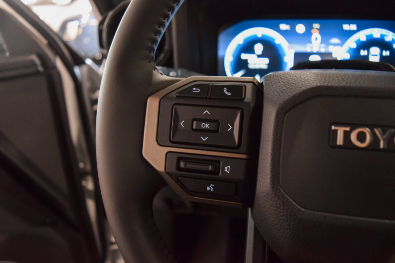 Toyota Land Cruiser VX Hybrid 7P lleno