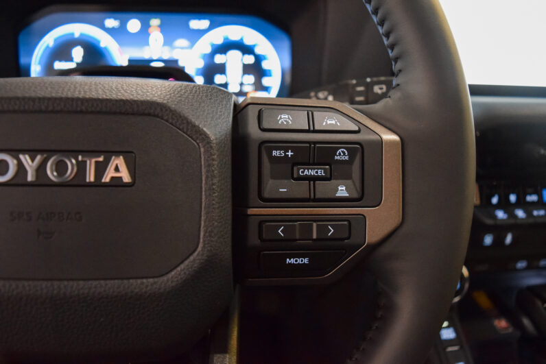 Toyota Land Cruiser VX Hybrid 7P lleno