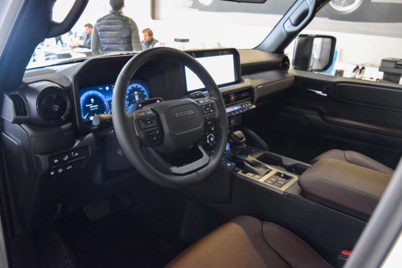 Toyota Land Cruiser VX Hybrid 7P lleno
