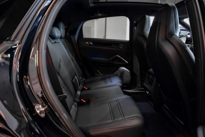 Porsche Cayenne Coupé E-Hybrid Black Edition lleno
