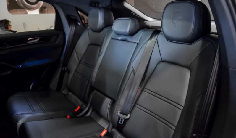 Porsche Cayenne Coupé E-Hybrid Black Edition lleno