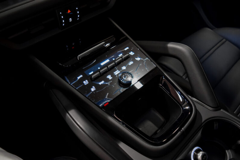 Porsche Cayenne Coupé E-Hybrid Black Edition lleno
