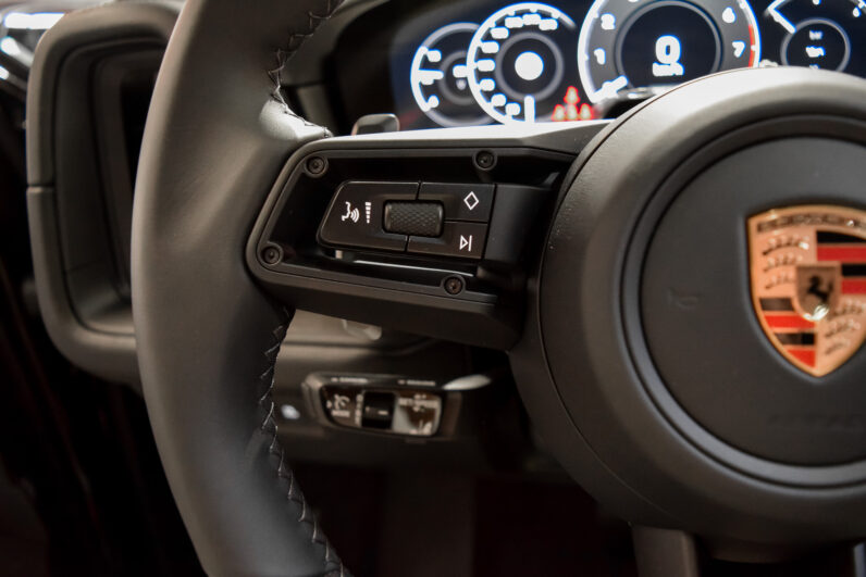 Porsche Cayenne Coupé E-Hybrid Black Edition lleno