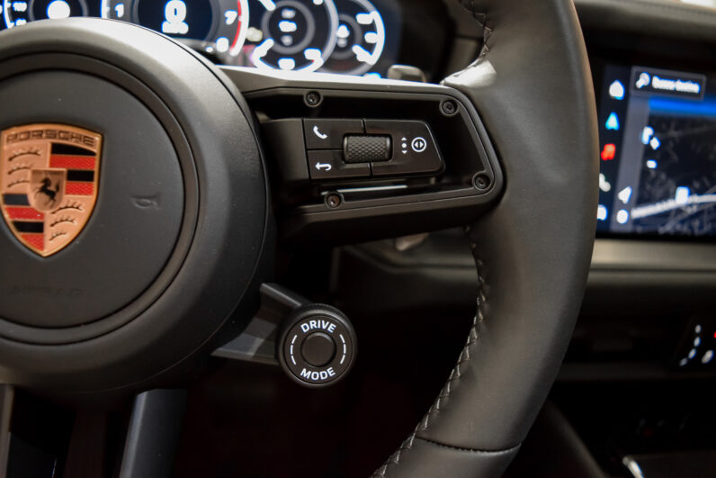 Porsche Cayenne Coupé E-Hybrid Black Edition lleno