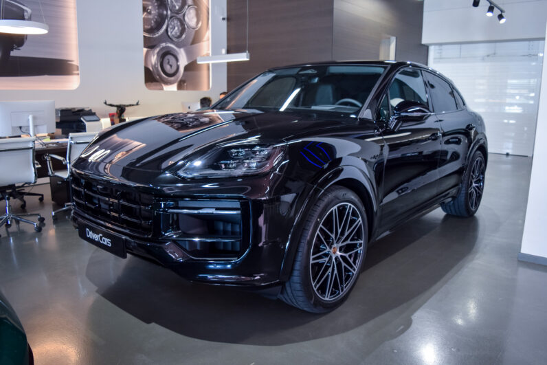 Porsche Cayenne Coupé E-Hybrid Black Edition lleno