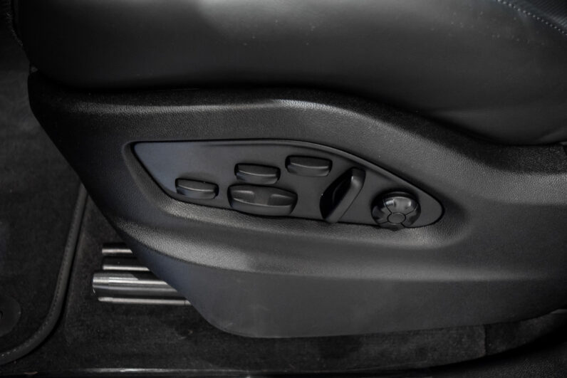 Porsche Cayenne Coupé E-Hybrid Black Edition lleno