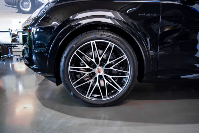 Porsche Cayenne Coupé E-Hybrid Black Edition lleno