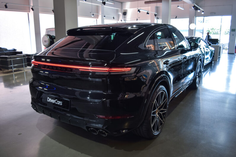 Porsche Cayenne Coupé E-Hybrid Black Edition lleno
