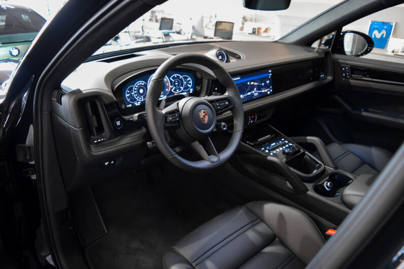 Porsche Cayenne Coupé E-Hybrid Black Edition lleno