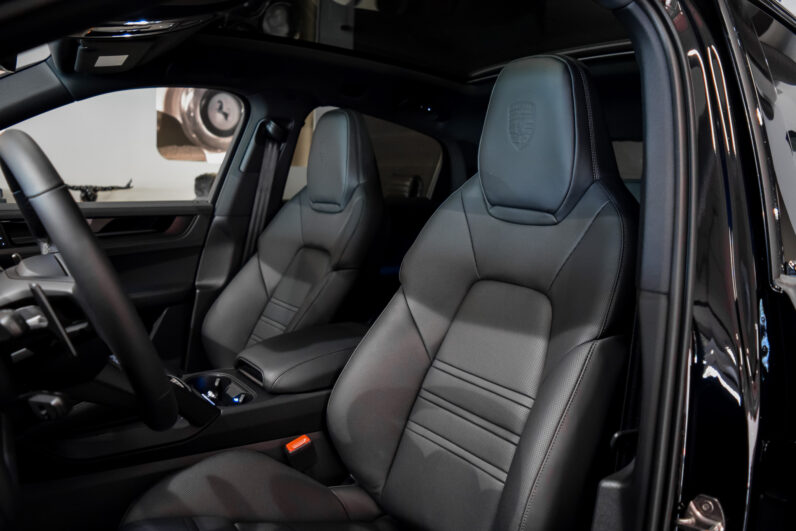 Porsche Cayenne Coupé E-Hybrid Black Edition lleno