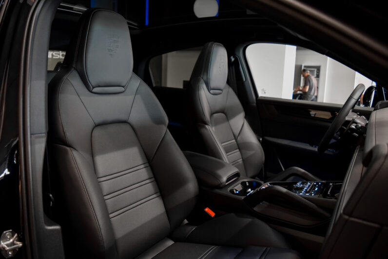 Porsche Cayenne Coupé E-Hybrid Black Edition lleno