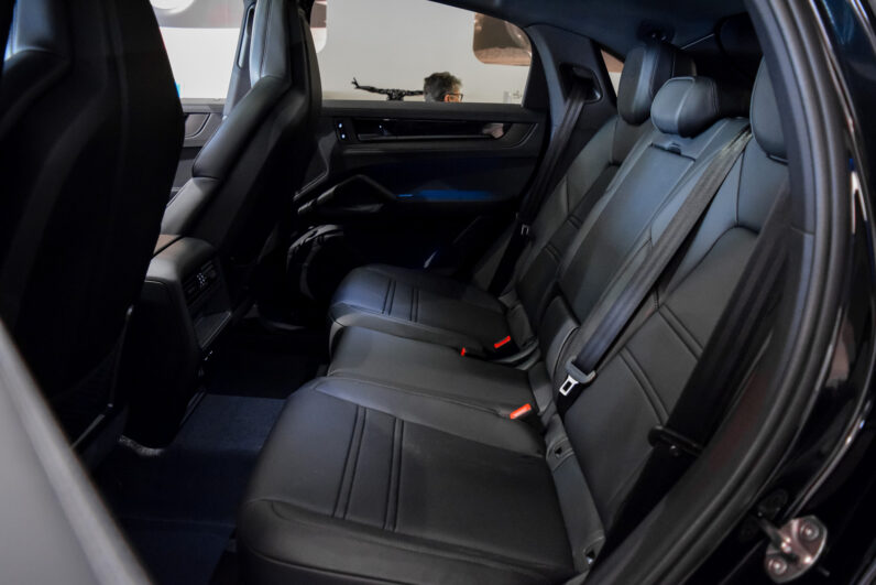 Porsche Cayenne Coupé E-Hybrid Black Edition lleno