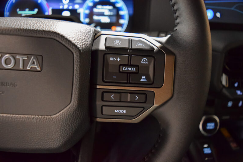 Toyota Land Cruiser VX Hybrid 7P lleno