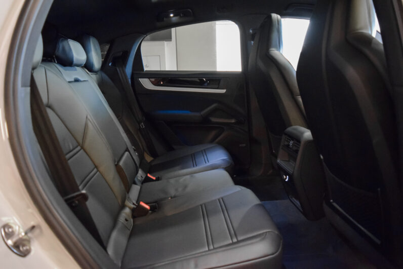 Porsche Cayenne Coupé E-Hybrid lleno