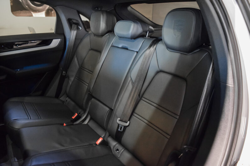 Porsche Cayenne Coupé E-Hybrid lleno