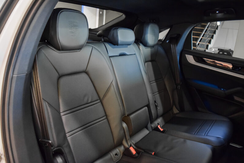 Porsche Cayenne Coupé E-Hybrid lleno