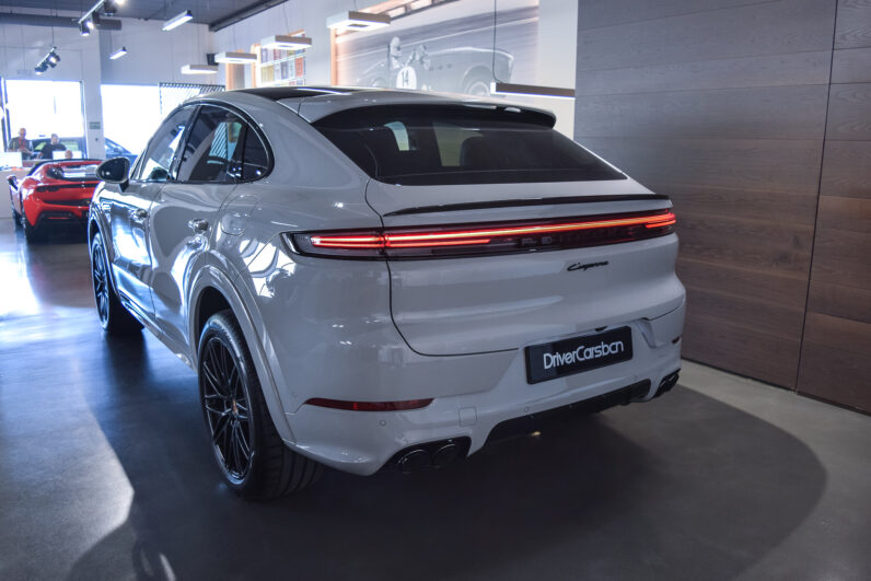 Porsche Cayenne Coupé E-Hybrid lleno