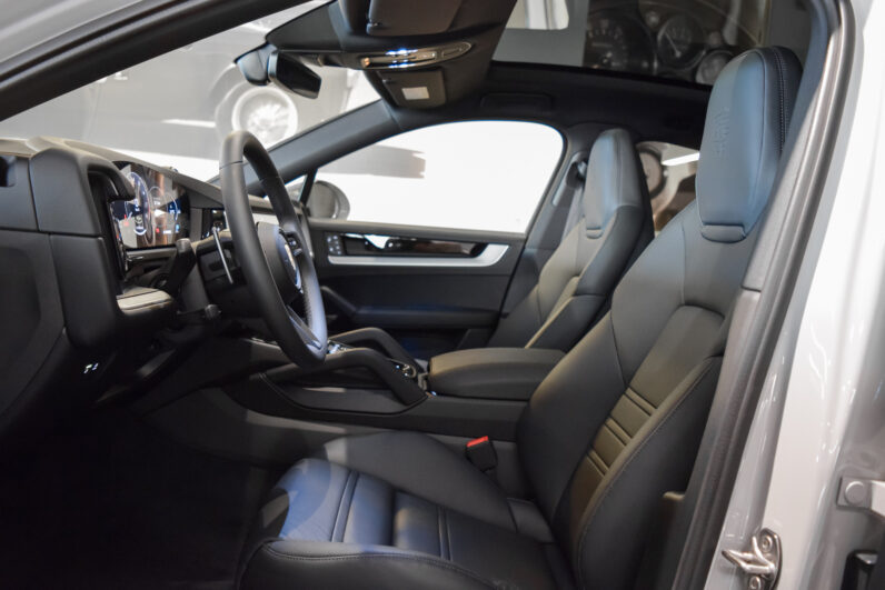 Porsche Cayenne Coupé E-Hybrid lleno