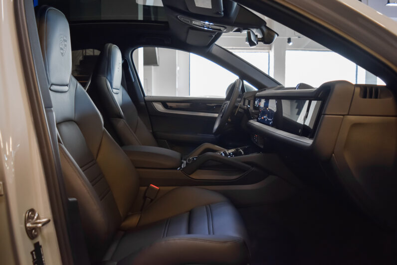 Porsche Cayenne Coupé E-Hybrid lleno