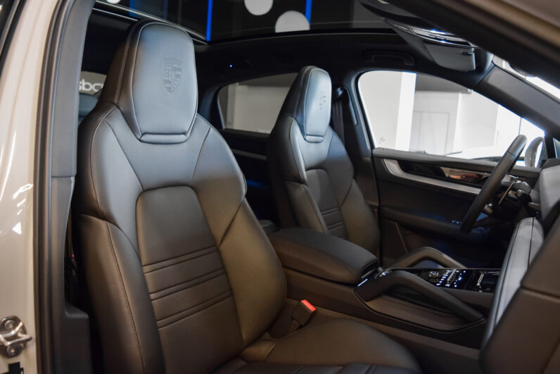 Porsche Cayenne Coupé E-Hybrid lleno