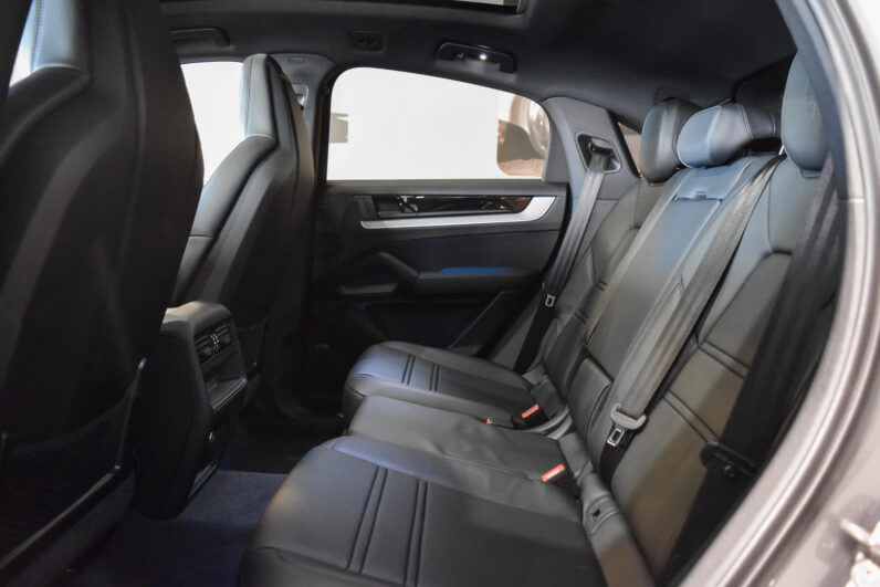 Porsche Cayenne Coupé E-Hybrid lleno