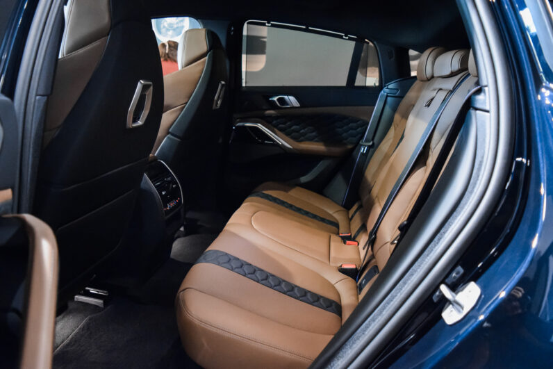 BMW X6 M Competition lleno