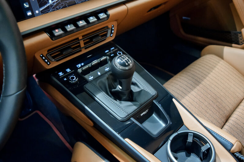 Porsche 911 S/T lleno