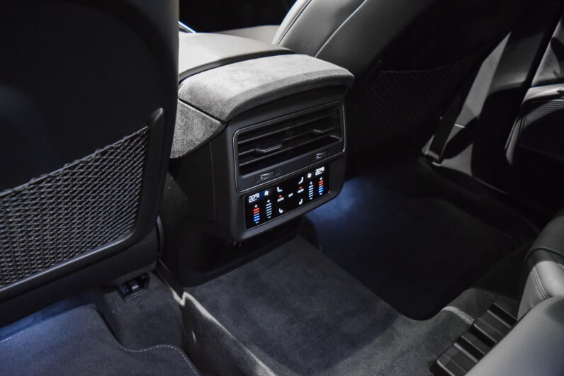 Audi RSQ8 Performance lleno