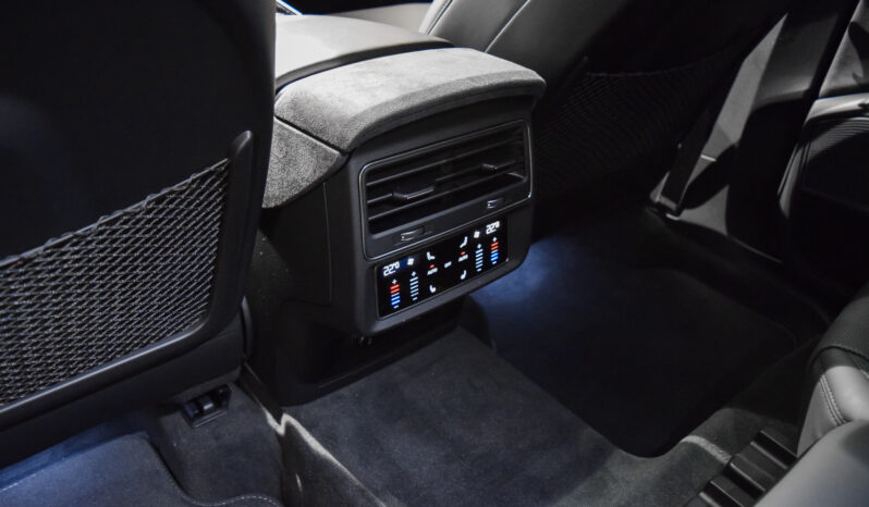 Audi RSQ8 Performance lleno