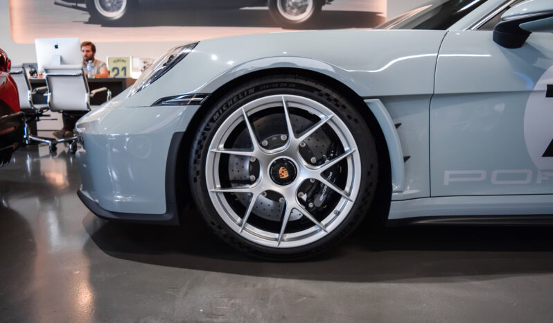 Porsche 911 S/T lleno