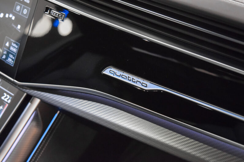 Audi RSQ8 Performance lleno