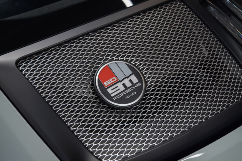 Porsche 911 S/T lleno