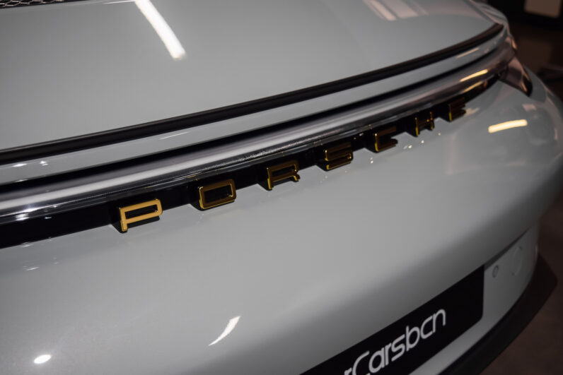 Porsche 911 S/T lleno
