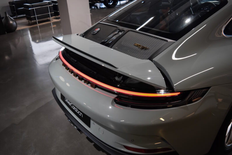 Porsche 911 S/T lleno