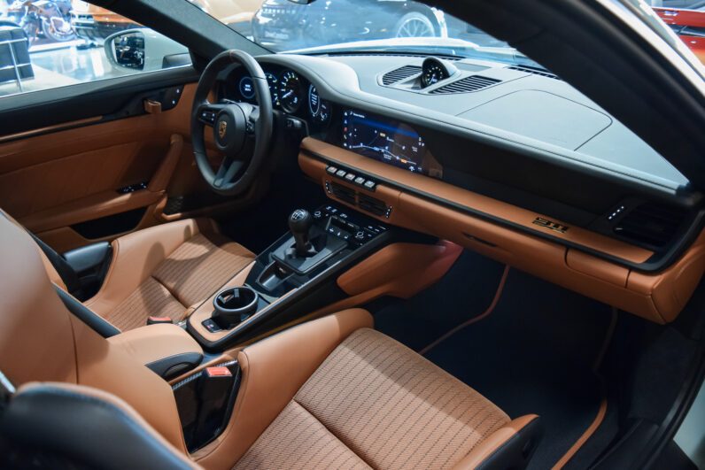 Porsche 911 S/T lleno