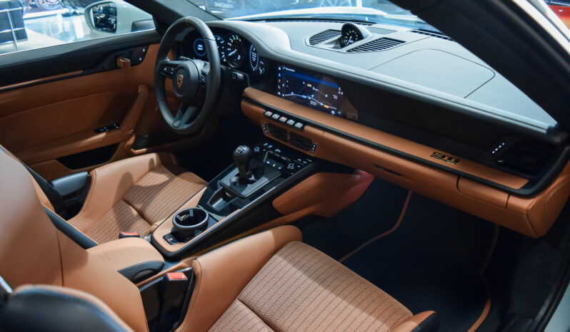 Porsche 911 S/T lleno