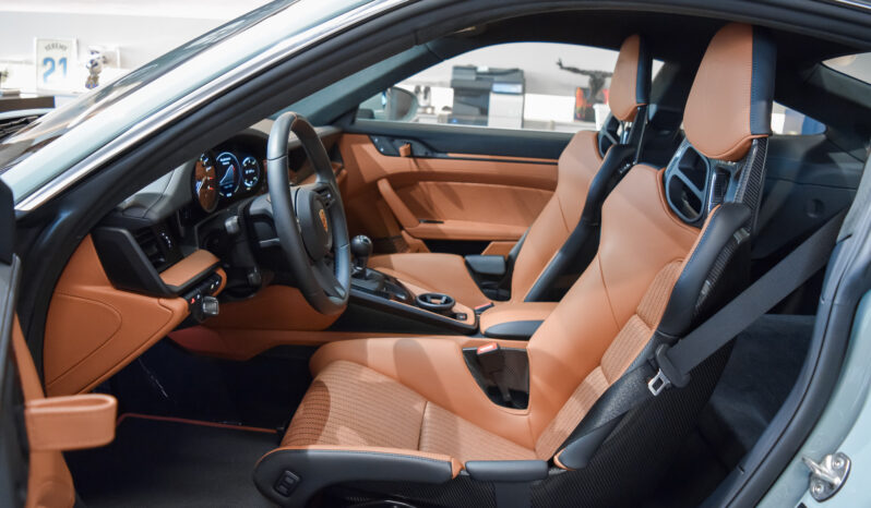 Porsche 911 S/T lleno
