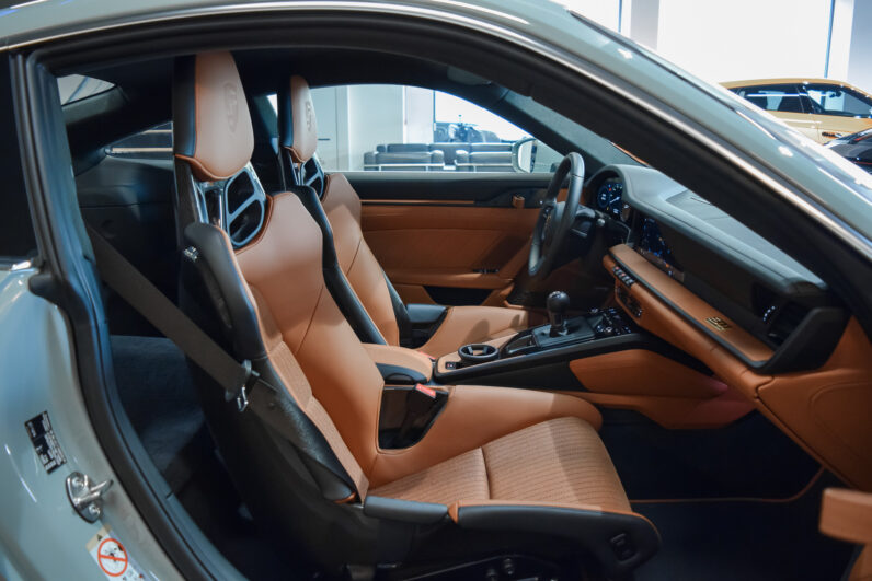 Porsche 911 S/T lleno