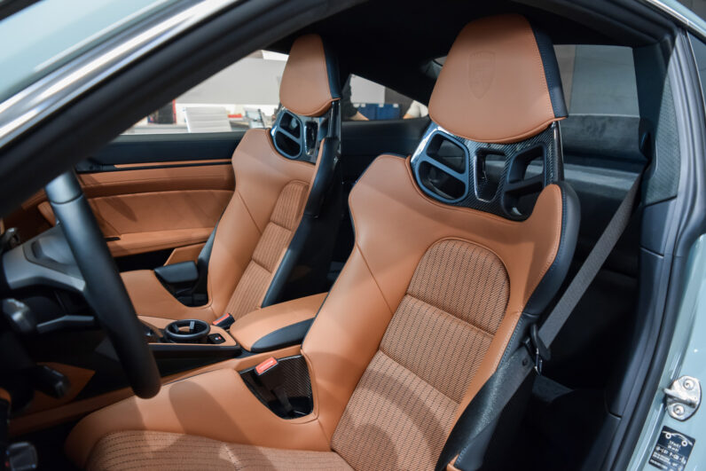 Porsche 911 S/T lleno