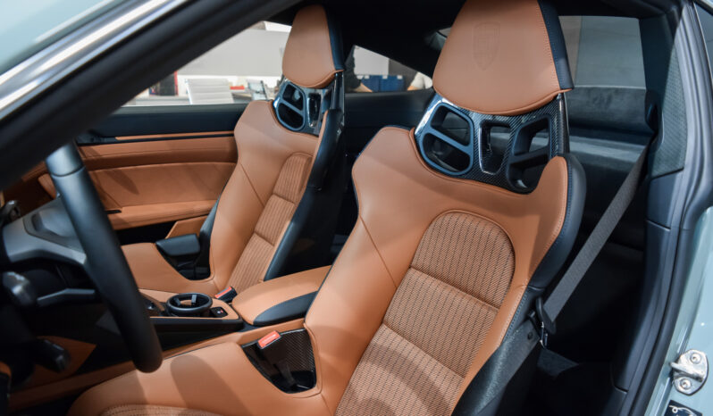 Porsche 911 S/T lleno