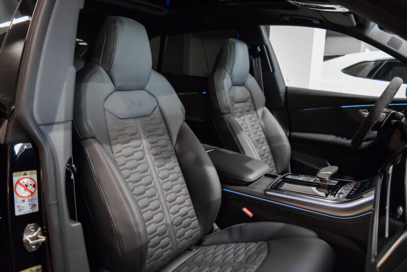 Audi RSQ8 Performance lleno