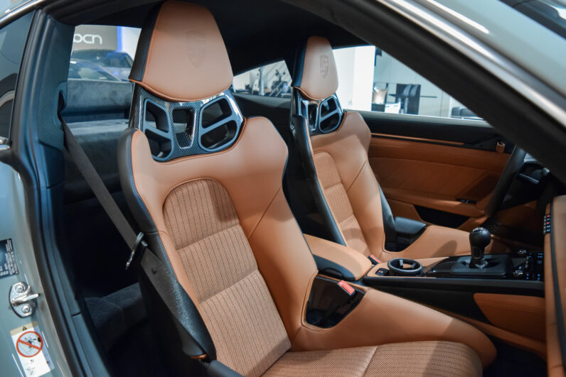 Porsche 911 S/T lleno