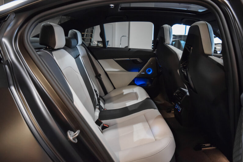 BMW M5 Berlina lleno
