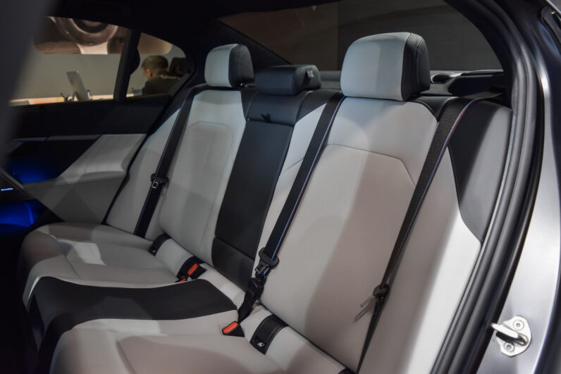 BMW M5 Berlina lleno