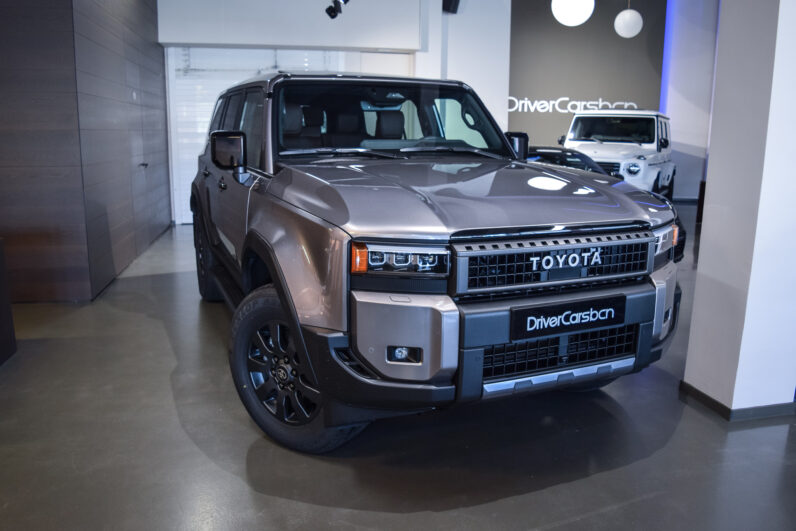 Toyota Land Cruiser VX Hybrid 7P