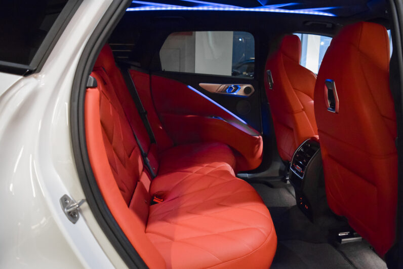 BMW XM 50e lleno