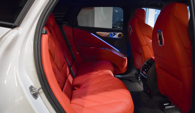 BMW XM 50e lleno