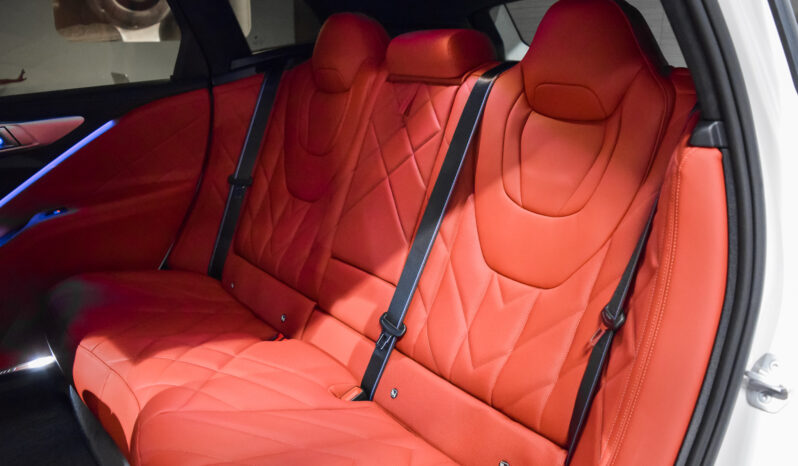 BMW XM 50e lleno