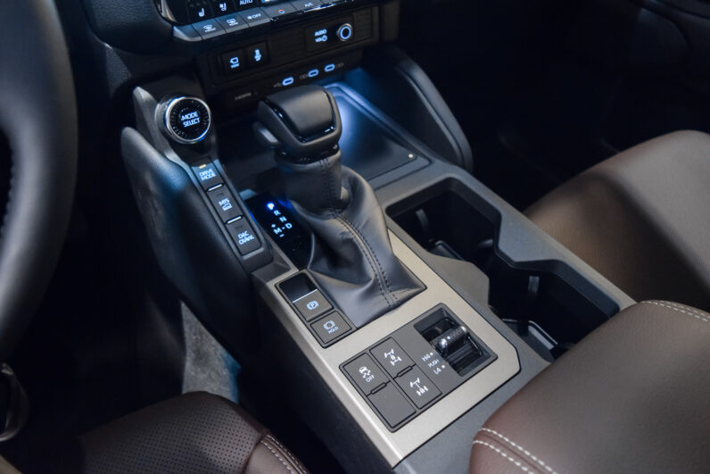 Toyota Land Cruiser VX Hybrid 7P lleno